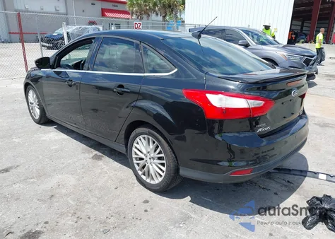 2013 Ford Focus Titanium из США, поврежденный, VIN 1FADP3J20DL305717